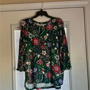 Women’s CROWN & IVY Floral Blouse Medium